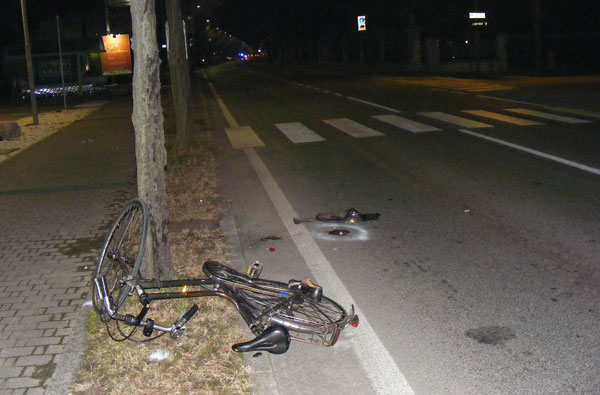 Si scontra in bicicletta con auto, don Armido non ce l'ha fatta