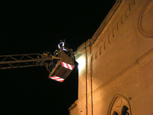 Crolla un pezzo del cornicione di San Bonaventura