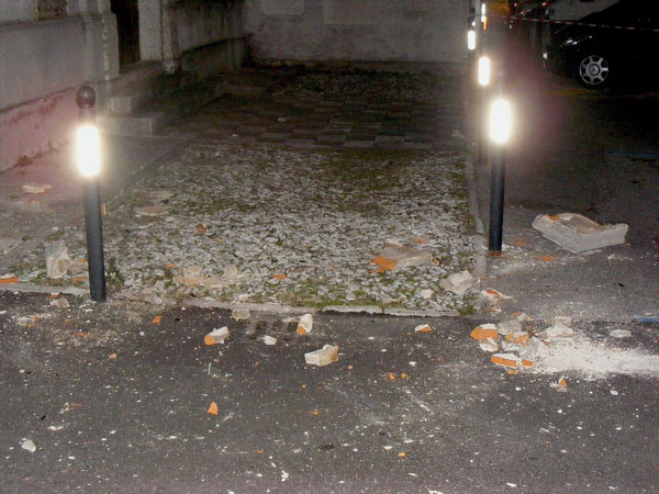 Crolla un pezzo del cornicione di San Bonaventura