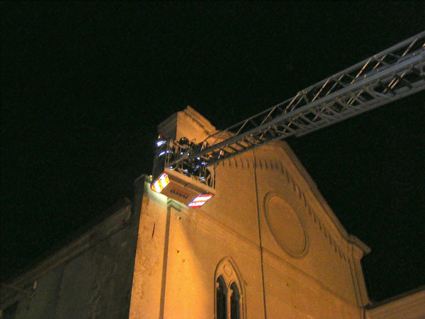 Crolla un pezzo del cornicione di San Bonaventura