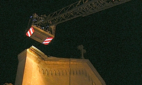 Crolla un pezzo del cornicione di San Bonaventura