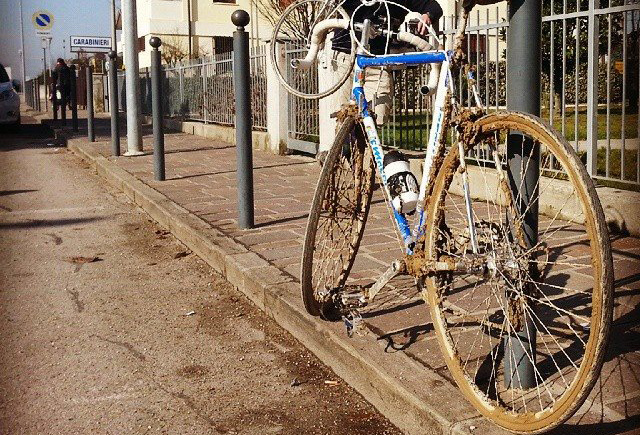 Dagli al ciclista