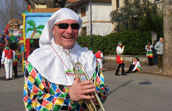Quando il sindaco le suona
