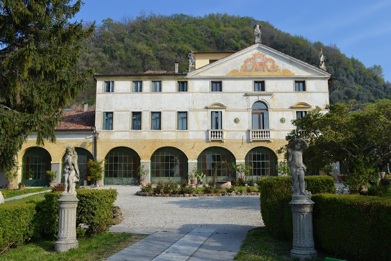 Aque in poesia