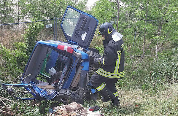 Prigioniero nell'auto dopo l'incidente