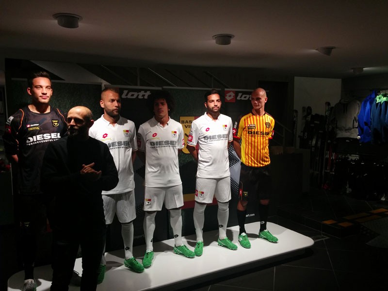 La splendida nuova maglia da trasferta del Soccer Team
