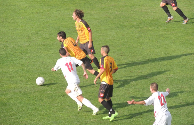 Davì innesca il contropiede del Bassano (foto Claudia Casarotto)