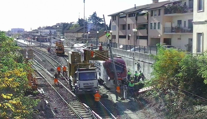 Treno contro palo, linea ancora in tilt