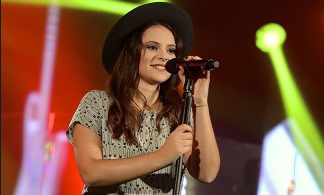 Francesca “apre” e… chiude la piazza