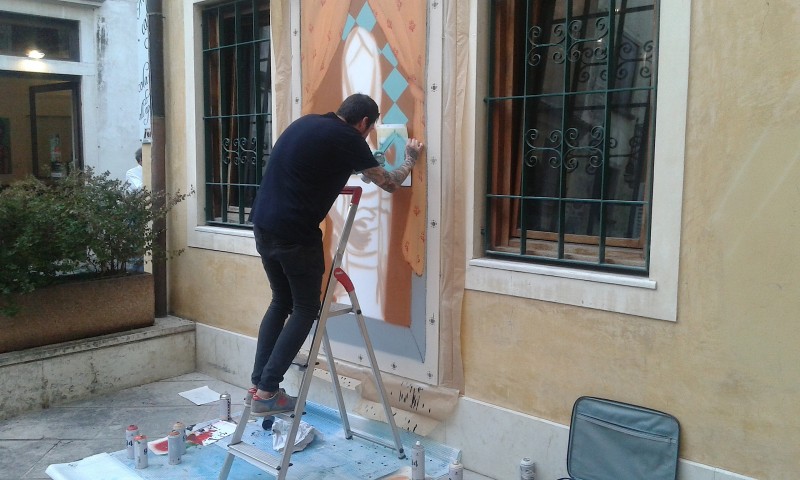 Un graffio nella città
