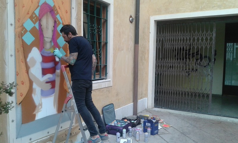 Un graffio nella città