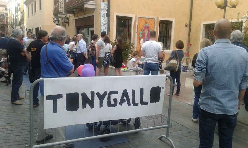 Un graffio nella città