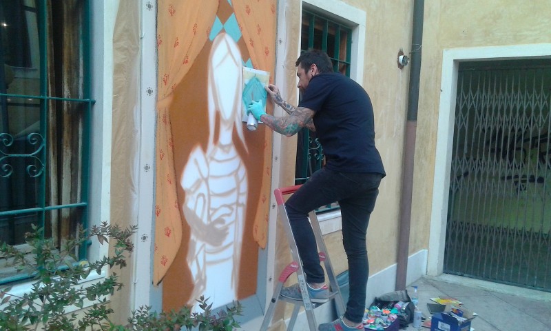 Un graffio nella città