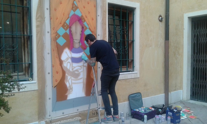 Un graffio nella città