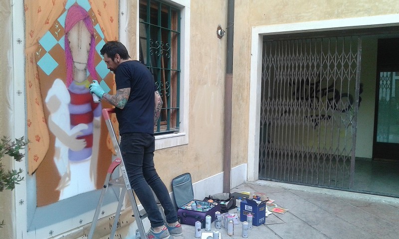 Un graffio nella città
