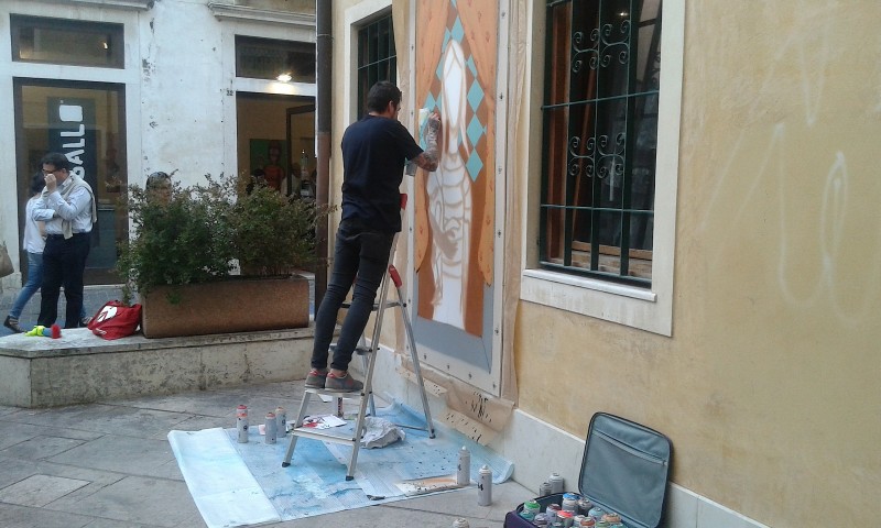 Un graffio nella città