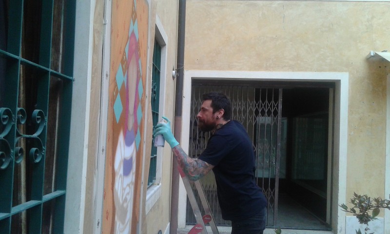 Un graffio nella città