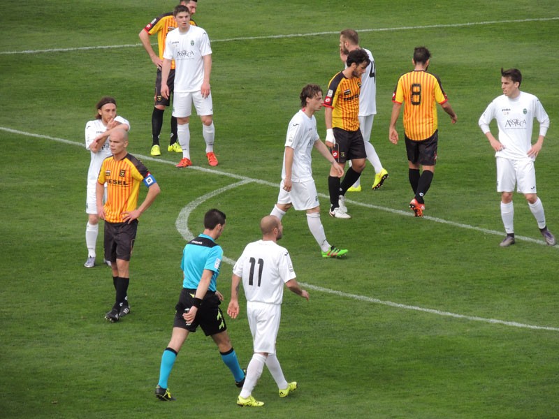 Significativa immagine dell'ultimo BV-Pordenone. Si riconoscono Bizzotto, Berrettoni, Misuraca, Cattaneo, Proietti, Semenzato (foto Claudia Casarotto)
