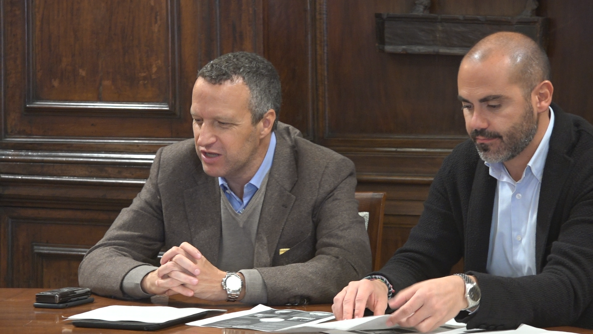 Il sindaco Flavio Tosi e l'assessore Alberto Bozza in conferenza stampa - foto Jacopo Tich