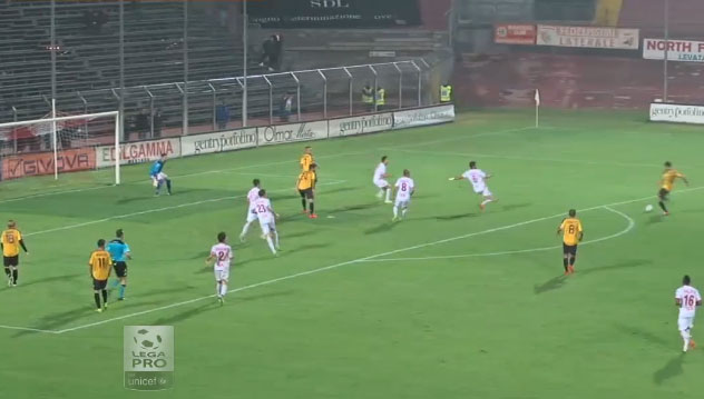 Gianluca Laurenti da comprimario della passata stagione ad attore protagonista di quella attuale. D'Angelo gli trova sempre un posto e per lui sono già arrivati tre gol