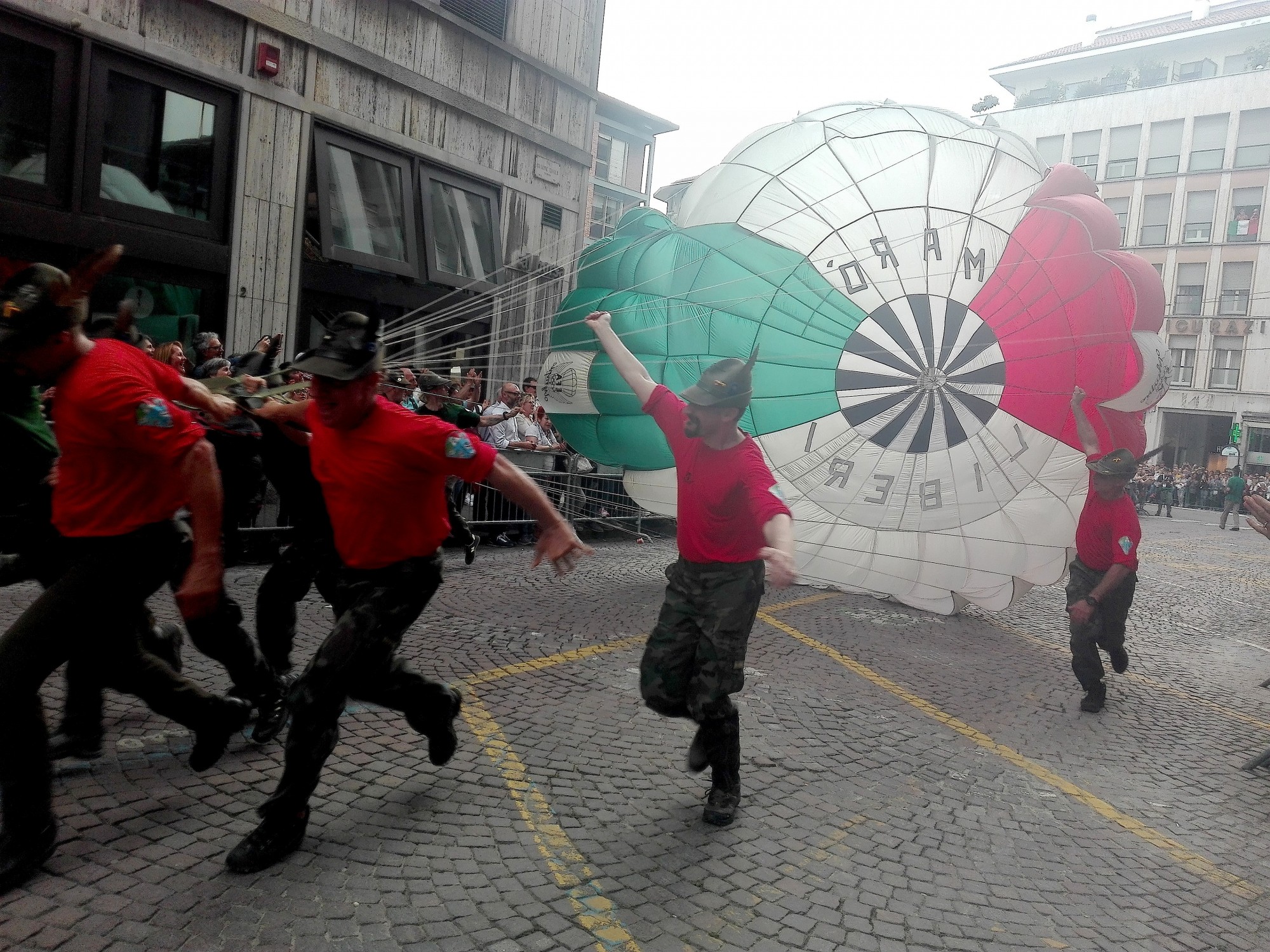 È qui la festa
