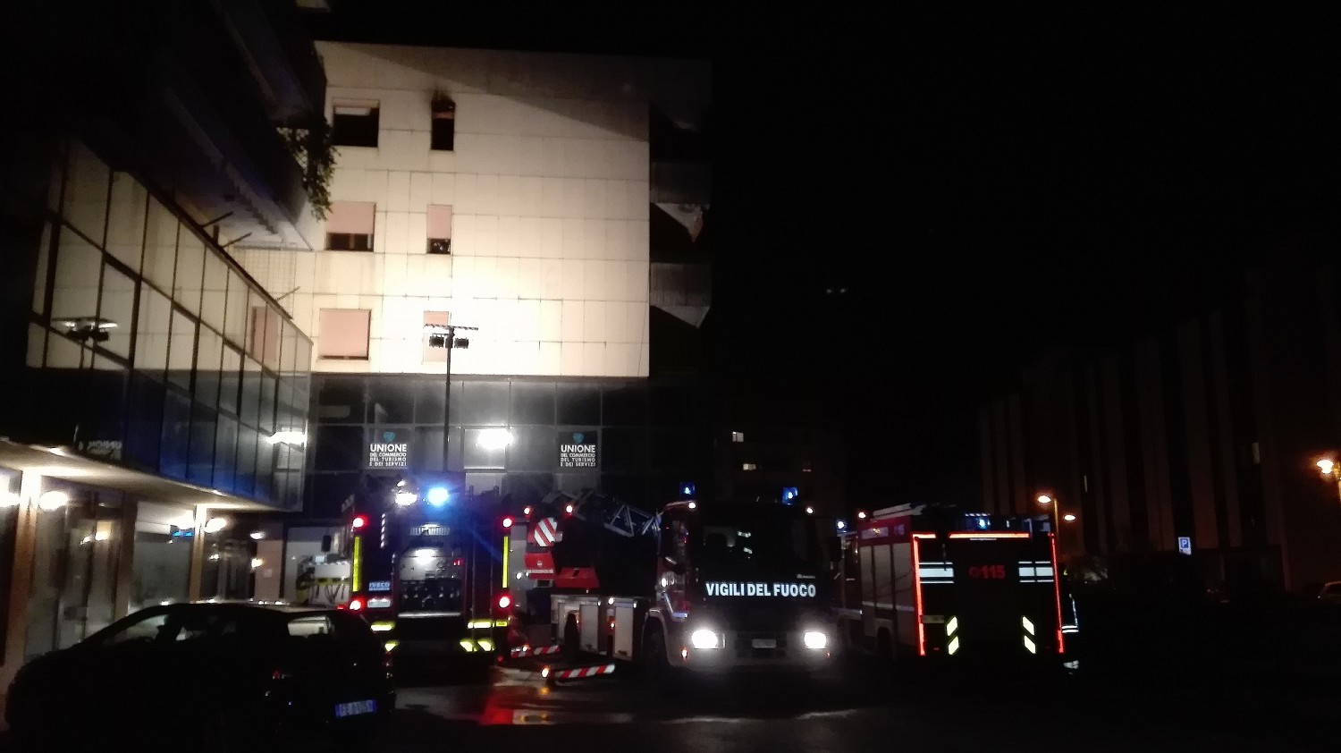 Incendio in appartamento, un morto