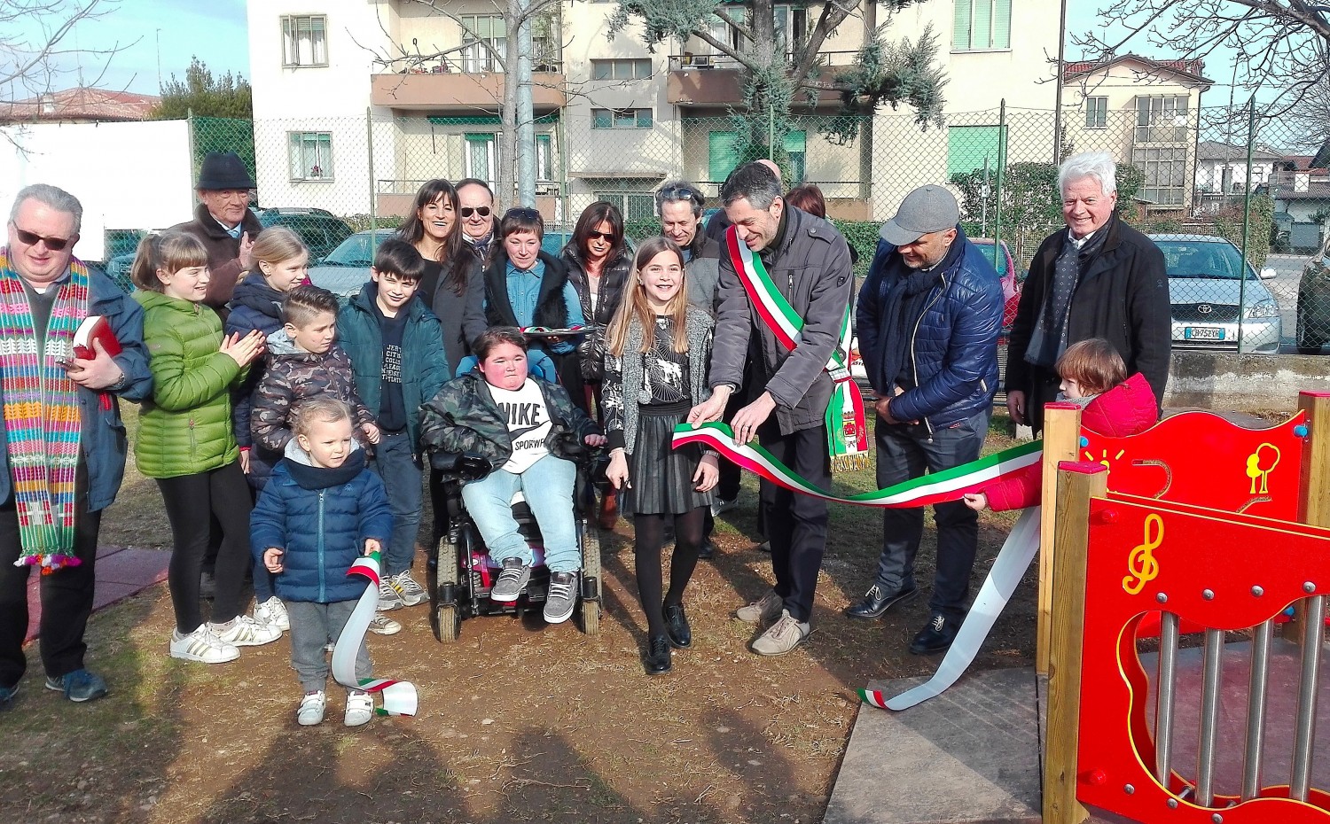 Tutti insieme separatamente