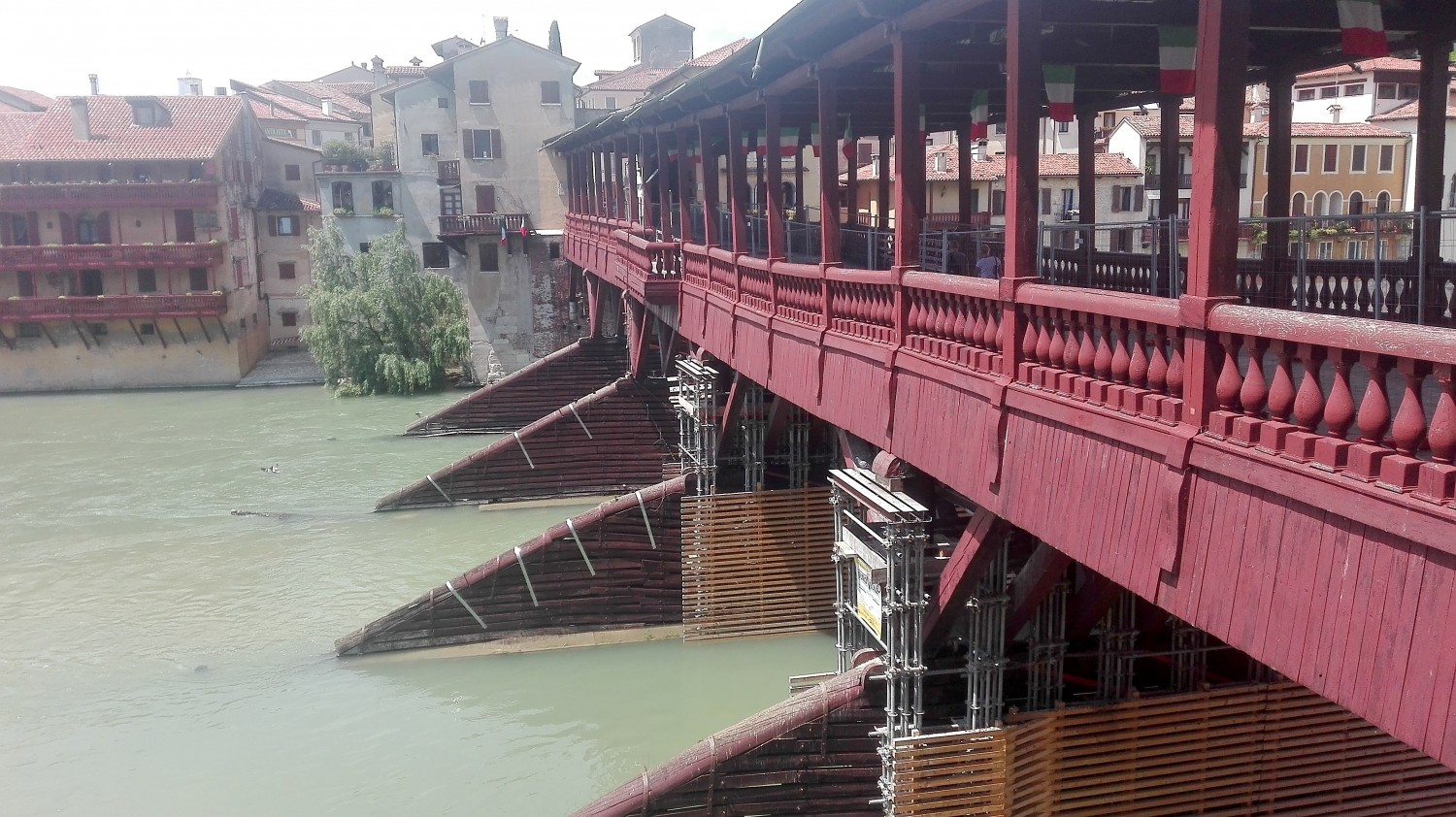 2020: Odissea nello strazio
