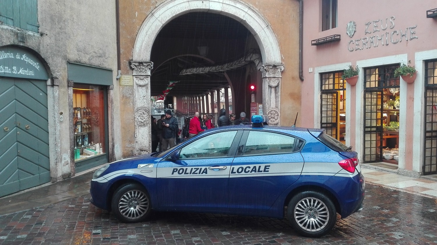 #ponteadessochiuso
