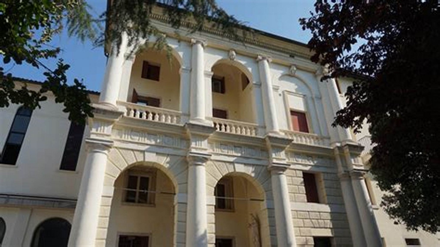 A teatro in Villa