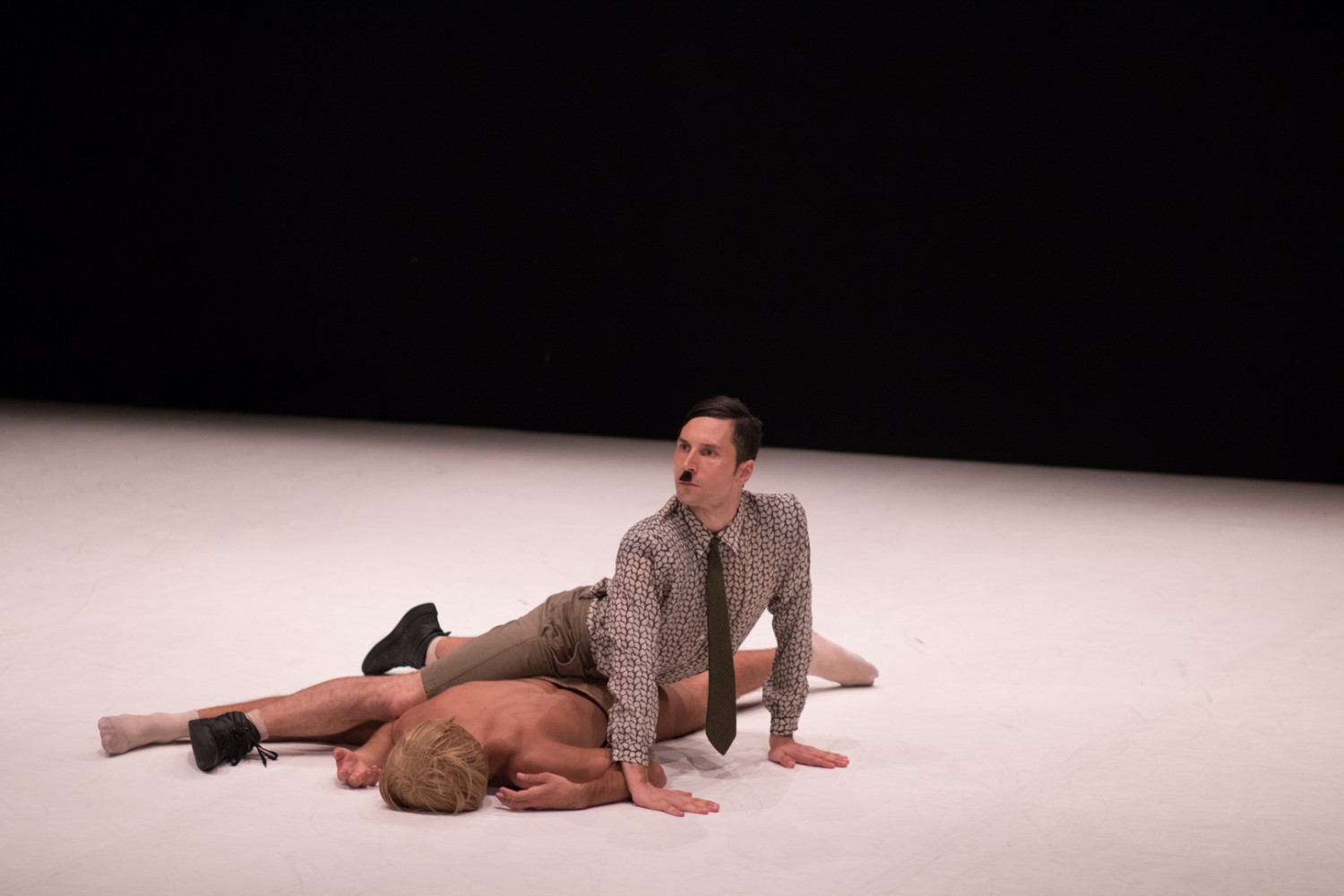 Una scena di Beast without beauty
