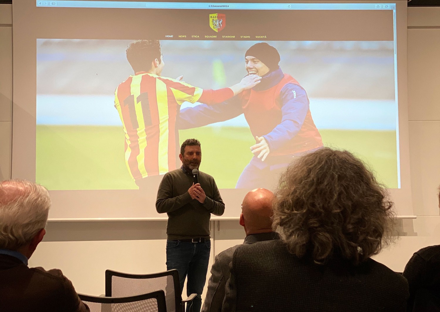 Il pallone si ferma, il Bassano no