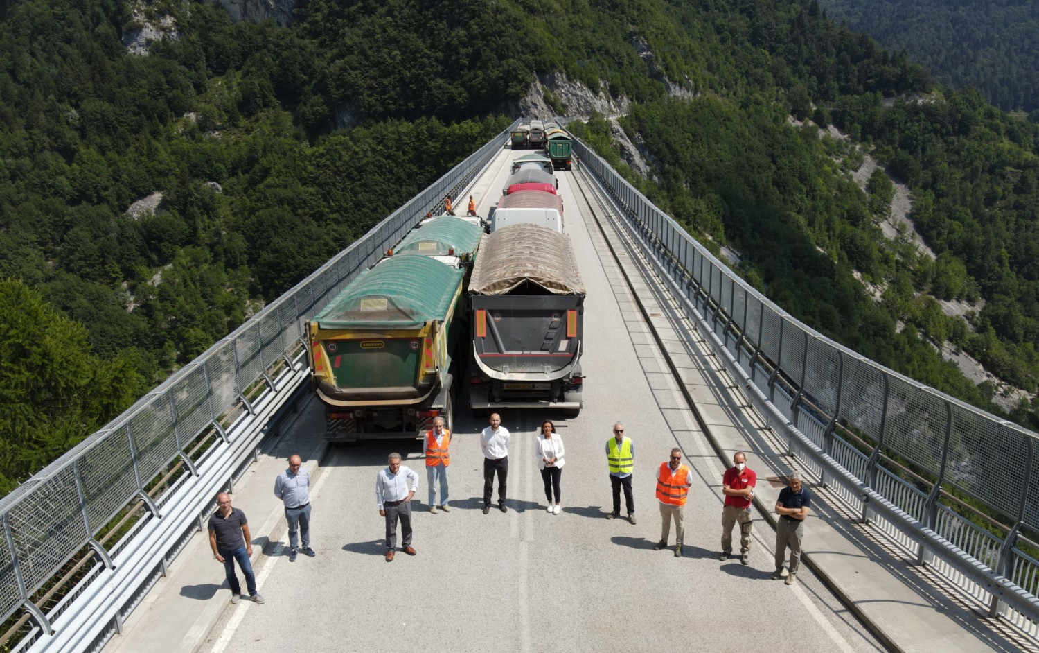 Con la forza di venti camion