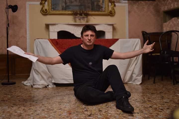 Con l'attitudine al volo