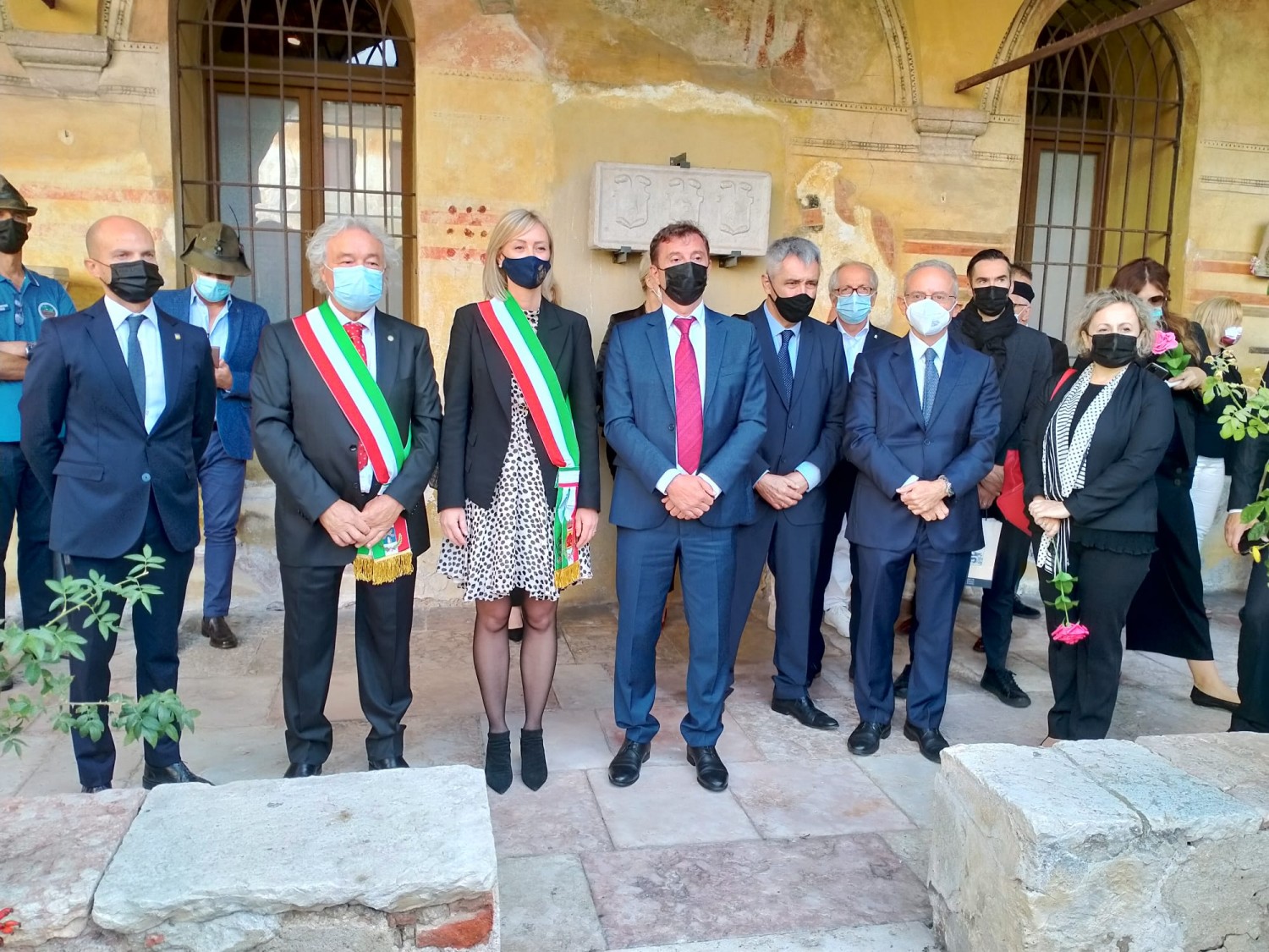 Le autorità nel chiostro del Museo Civico