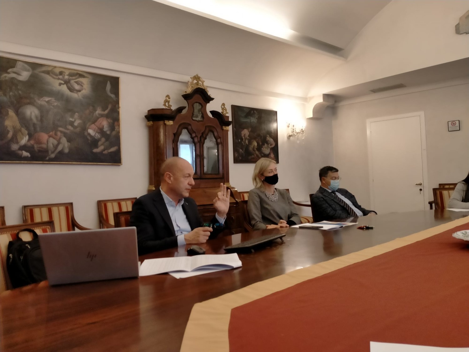 La conferenza stampa in municipio