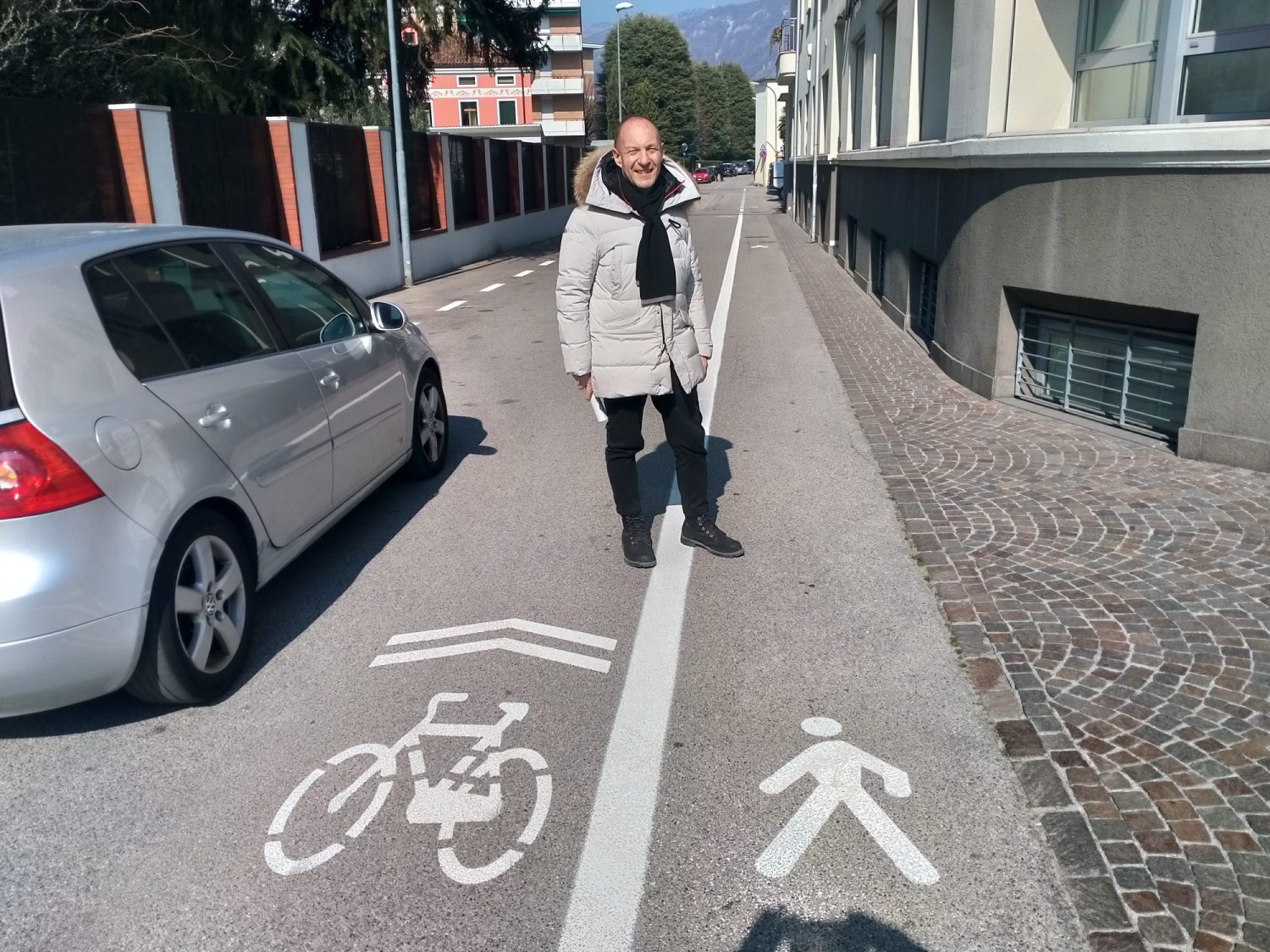 L’assessore Andrea Zonta in via Vaccari