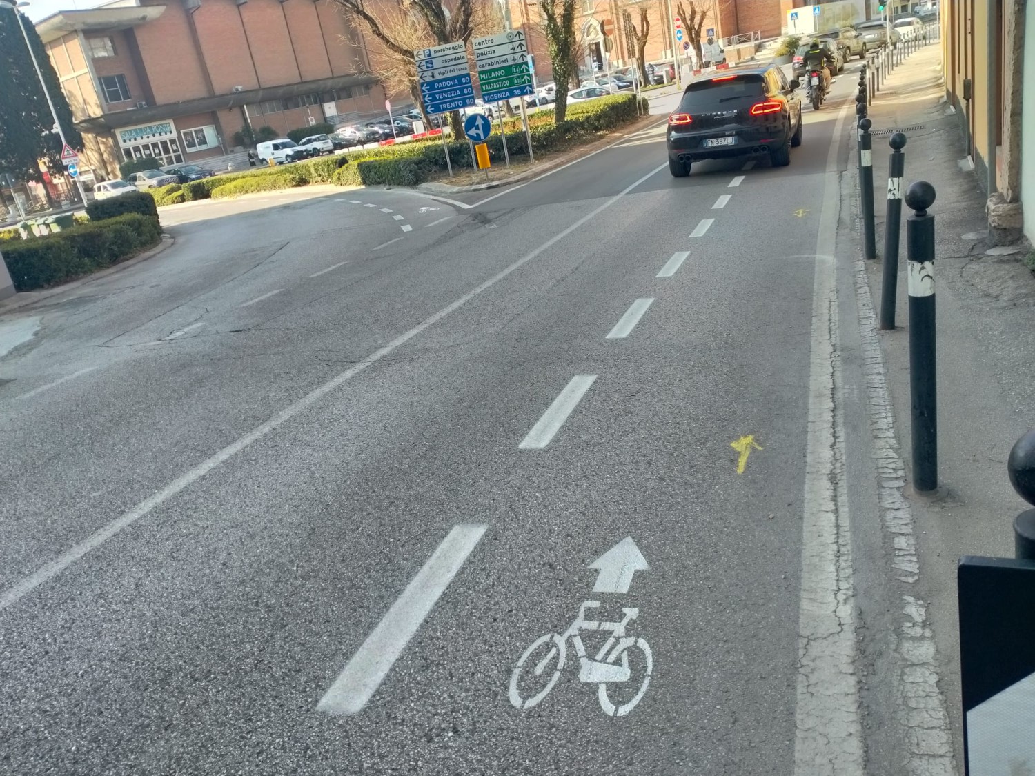 Larga la foglia, stretta la via