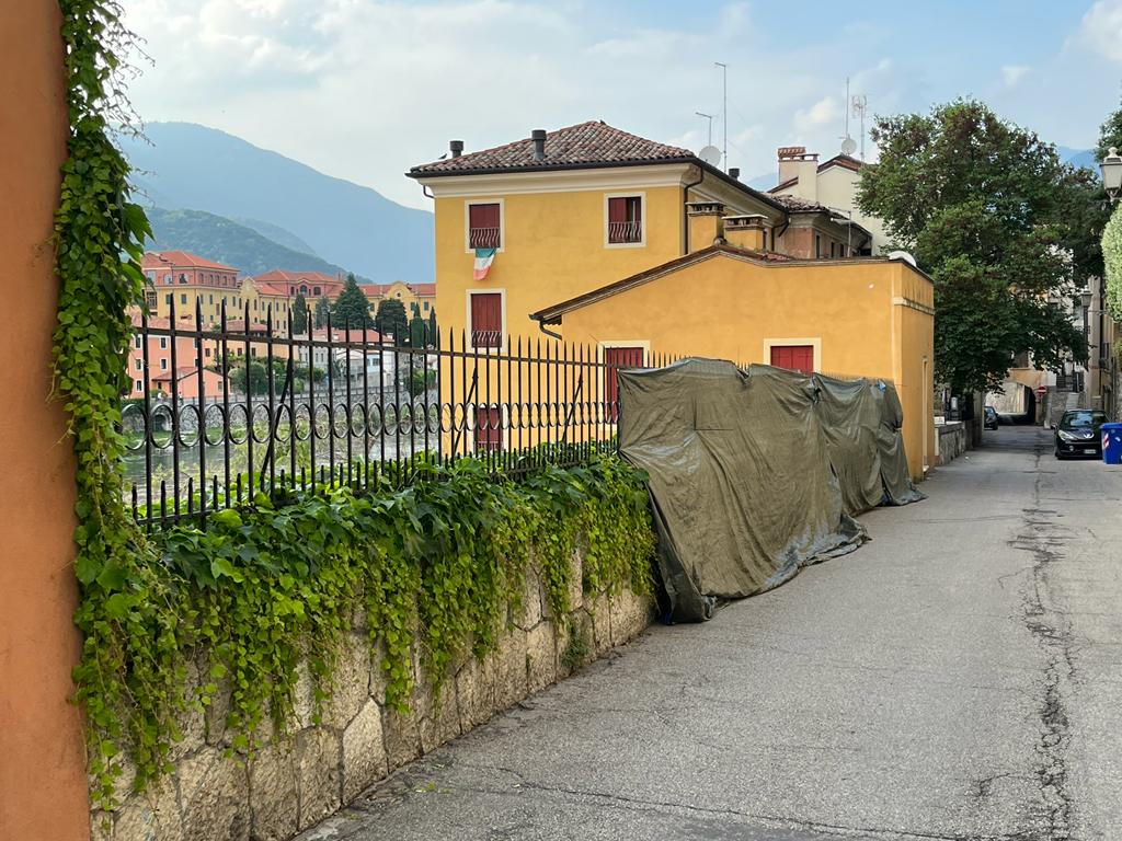 Il Rhino a sei zampe