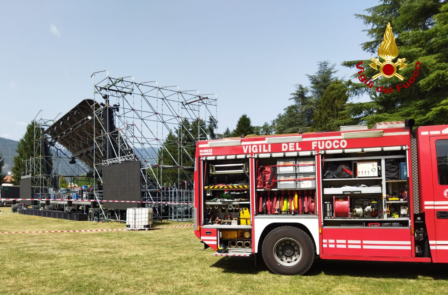 Crolla la tettoia del palco, concerto di Elisa annullato