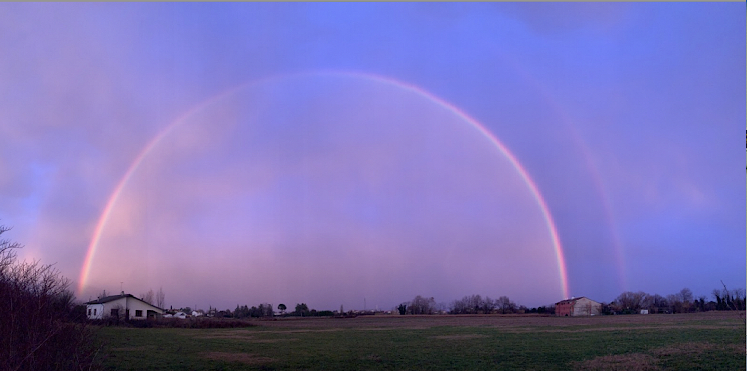 La Riva Bianca, la freccia verde e l’arcobaleno
