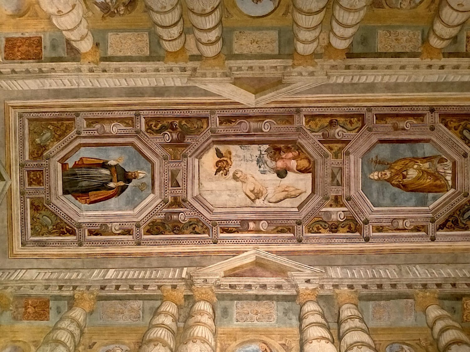 Il grande affresco del soffitto della chiesa di San Sebastiano