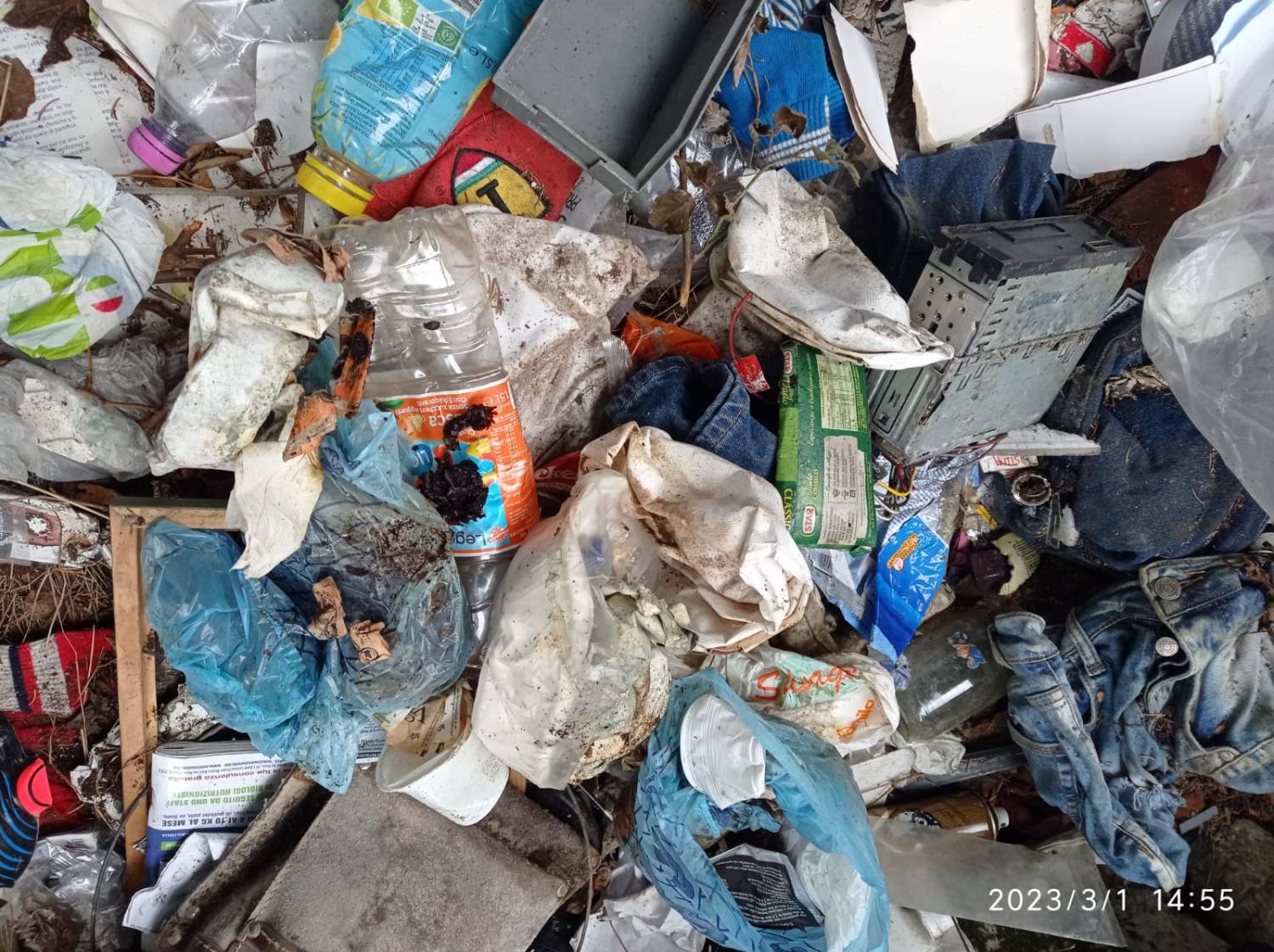 Rifiuti abbandonati a Rubbio