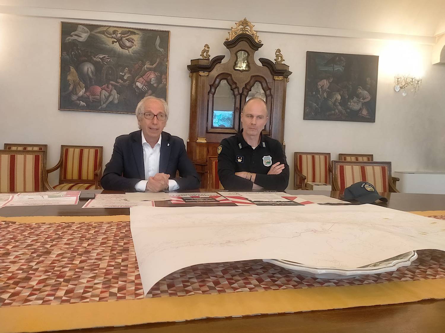 Assessore e comandante in conferenza stampa