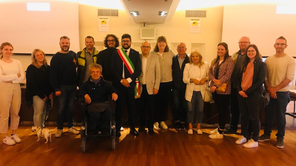 Matteo Mozzo coi candidati della sua lista dopo la proclamazione