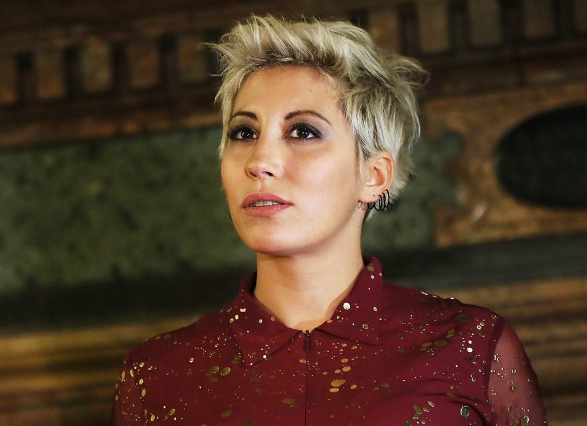 Malika Ayane in “ansia da felicità”