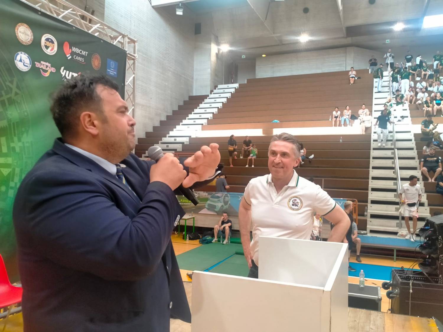 Joe Formaggio sul palco con Max Baggio