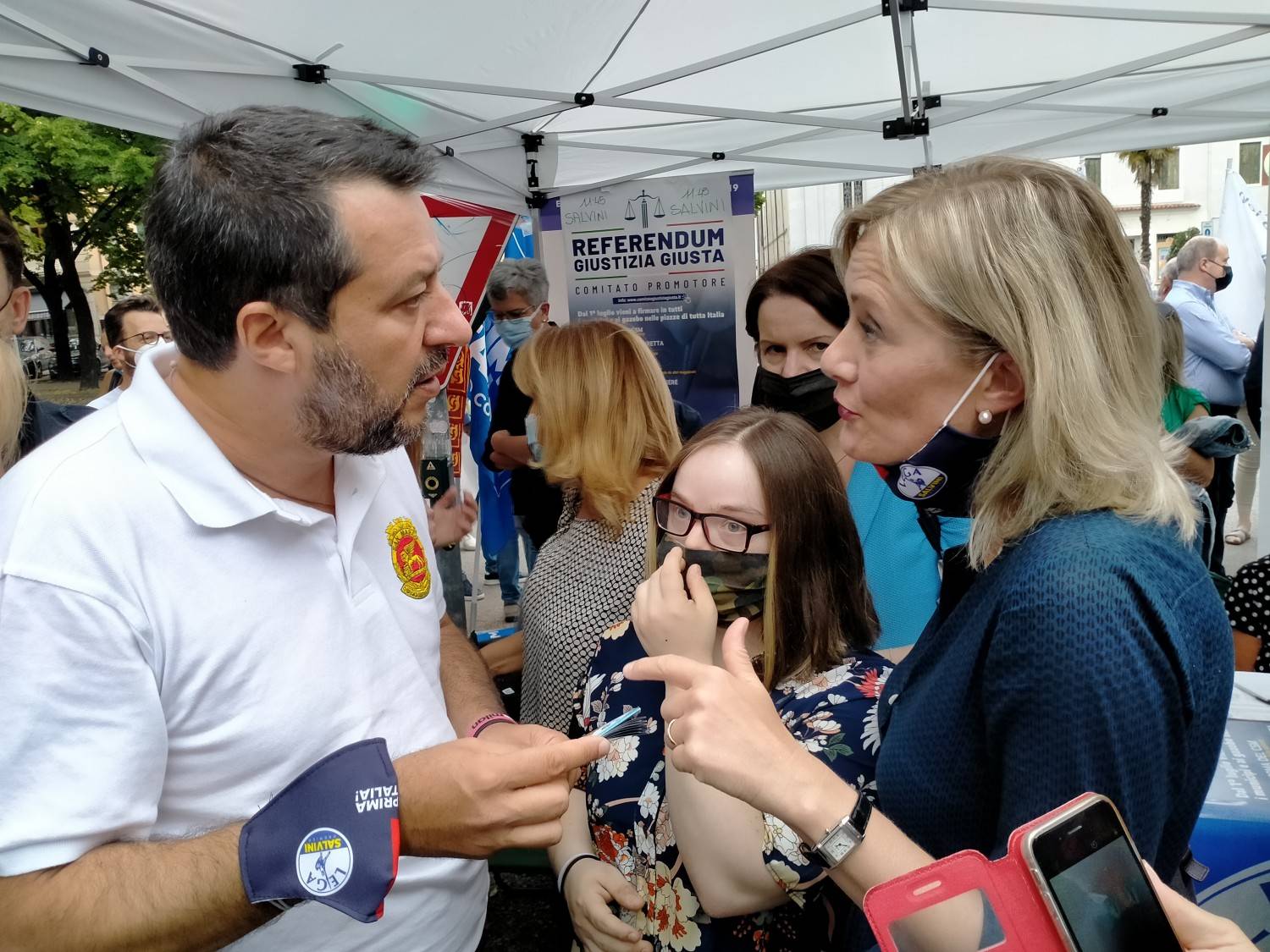 Salvini salvaci tu