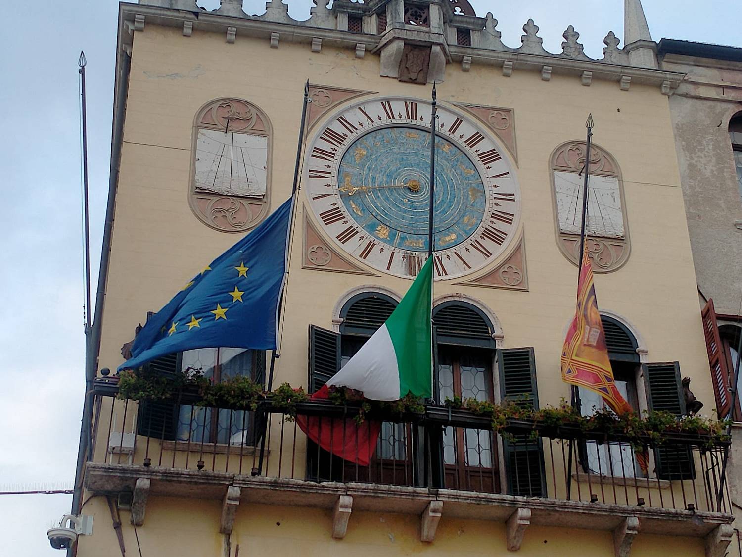 Pensieri a mezz’asta