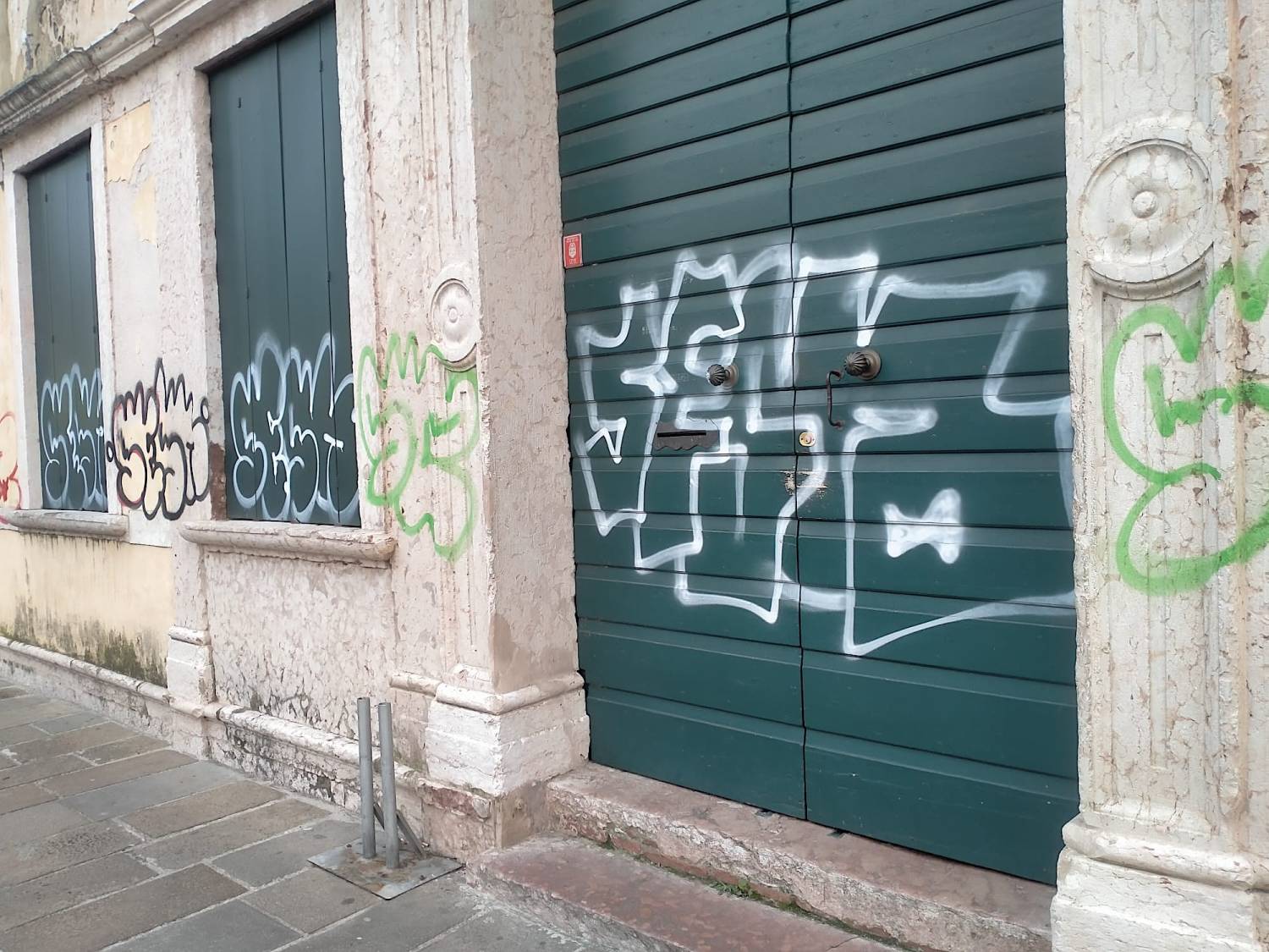 Parentesi graffa
